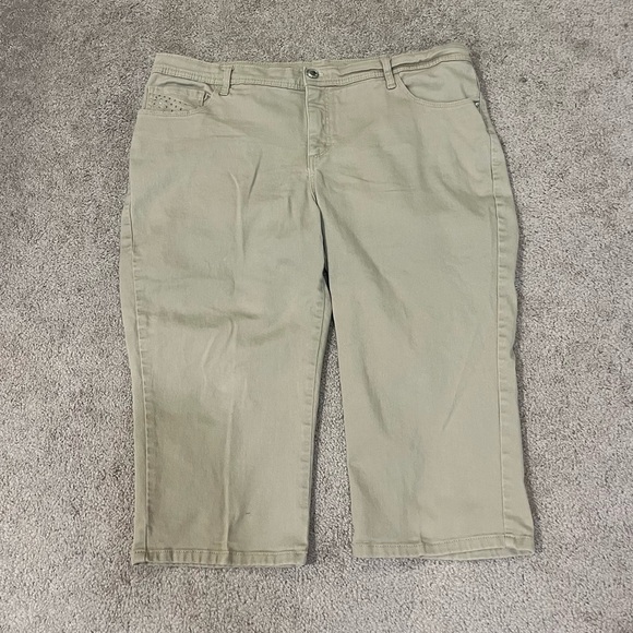 Lee Classic Fit Capri Pants - Picture 1 of 9